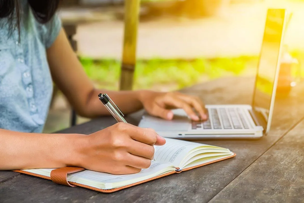 DOES BLOGGING HELP SEO? – 3 SIMPLE ANSWERS 1 writing