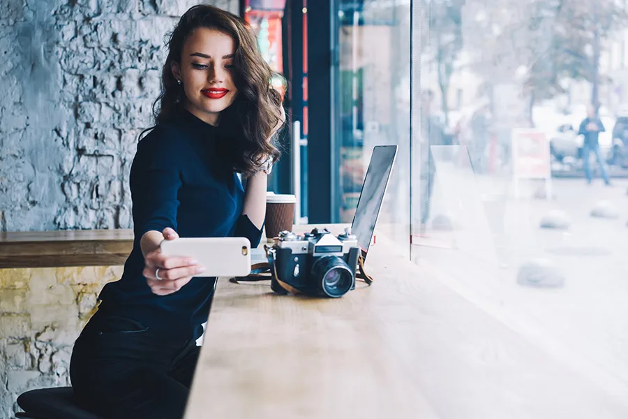 woman at restaurant taking a selfie